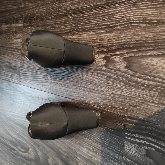 Unlisted Vintage Mary Jane Black Cloth Heels 7 - Picture 3 of 3